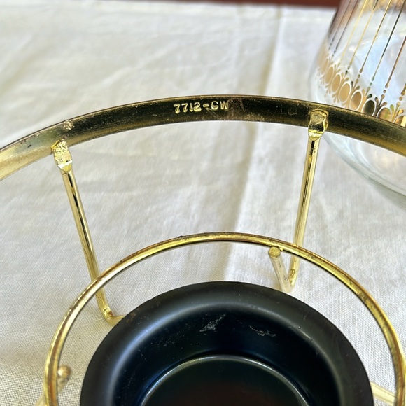 Vintage Pyrex carafe with lid 7” with 3” sterno stand all markings are in euc. - Picture 5 of 17